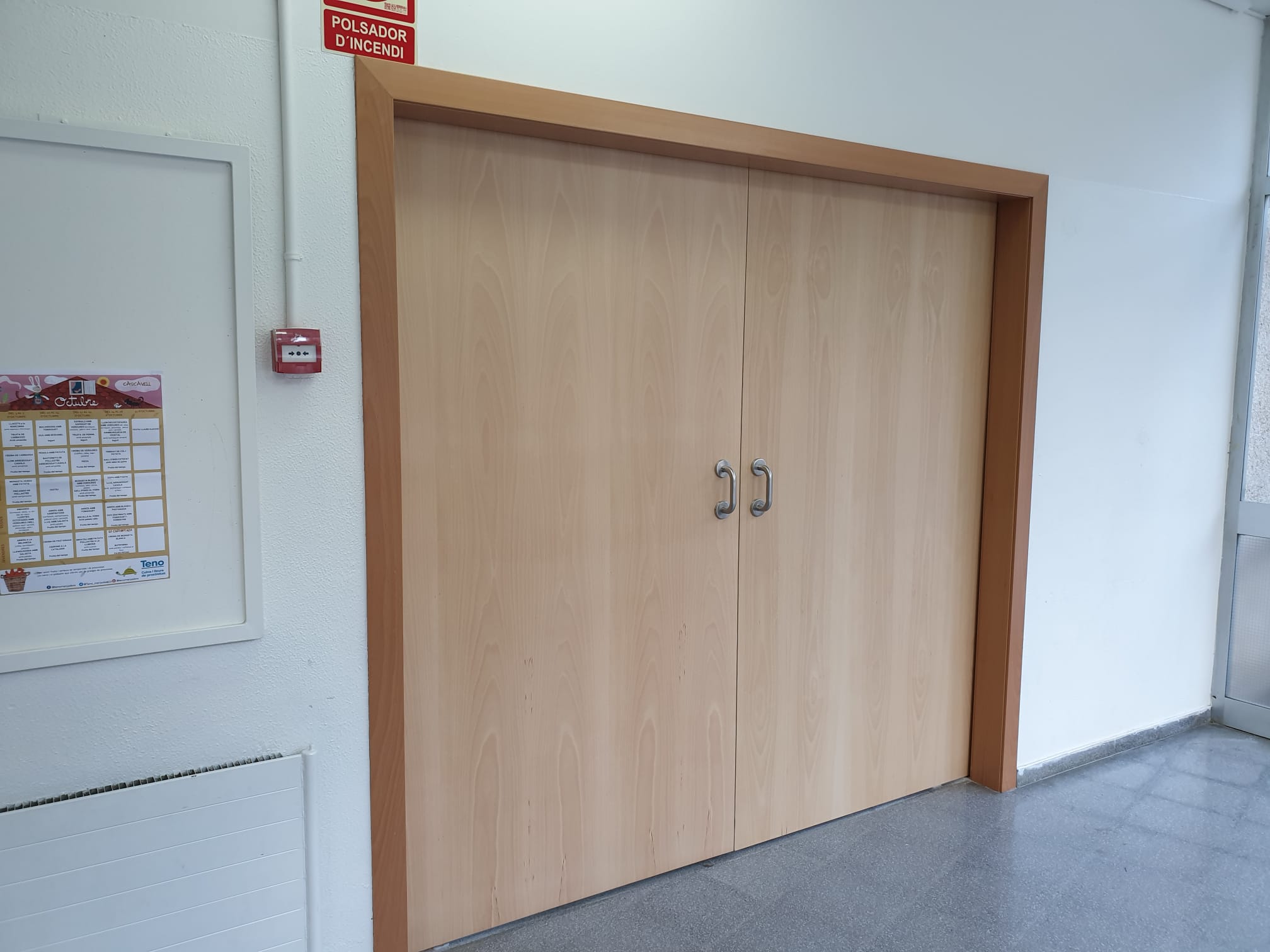 puerta-corredera-madera-Escola-Sant-Adria-Ajuntament-02